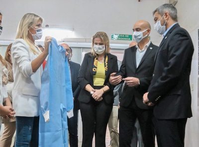 Primeras batas de producción nacional serán entregadas a fines de agosto - El Trueno