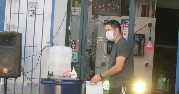 Aconsejan secado de manos con toalla de papel antes que secador eléctrico