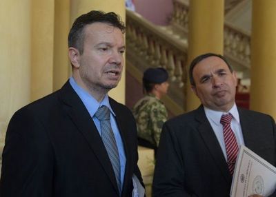 Arregui dice tener respaldo de Mario Abdo, pese a la unidad con Cartes