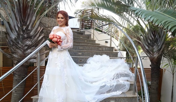 La cantante Meli Hicks se vistió de novia