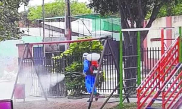 Niña de contagió de Coronavirus en una plaza – Prensa 5