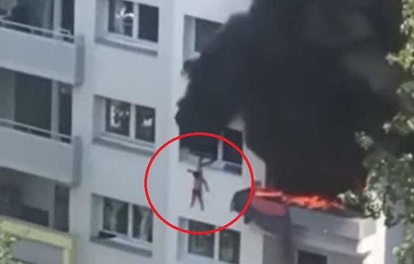Francia: Dos niños escapan de edificio en llamas, saltando por la ventana