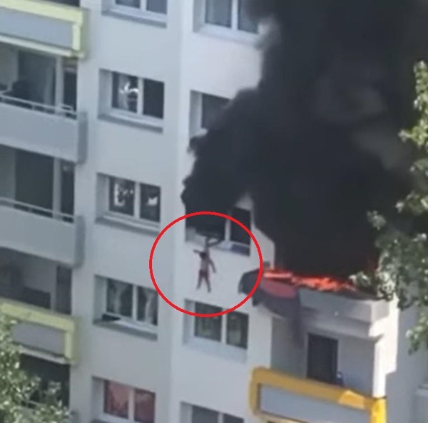 Francia: Dos niños escapan de edificio en llamas, saltando por la ventana