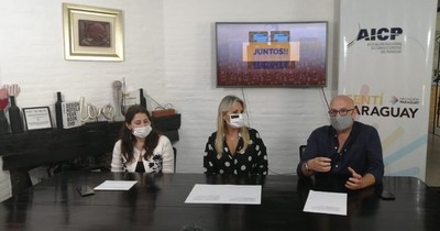 Confeccionistas celebran “histórico acuerdo” y garantizan provisión de batas a Salud