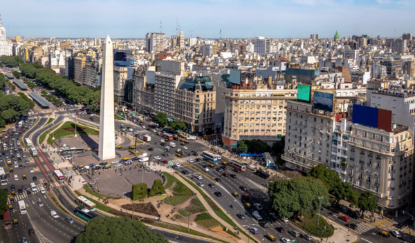 HOY / Fronteras no se abrirán pero analizan realizar vuelos en el marco de la reactivación turística