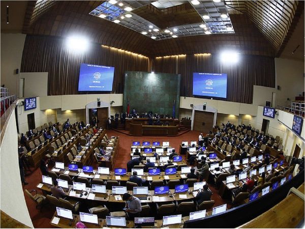 Congreso chileno aprueba ley de retiro de fondos de pensiones