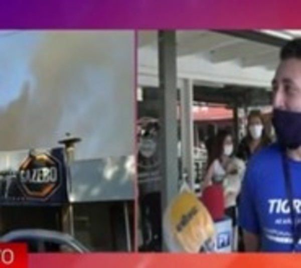Bomberos voluntarios controlan incendio en centro comercial - Paraguay.com