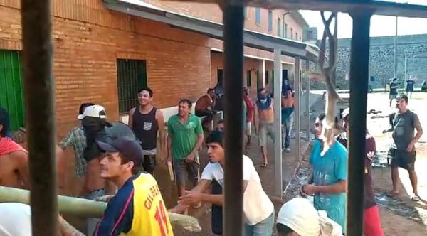 Reclusos de Encarnación exigen que se habiliten visitas privadas - Nacionales - ABC Color
