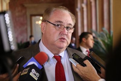 Vaesken: “Soy una persona que tiene criterios propios y no acepta imposiciones” » Ñanduti