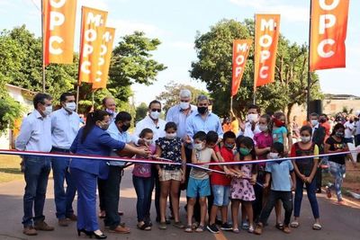 Gobierno inaugura 14 km de asfaltado en Central - Nacionales - ABC Color