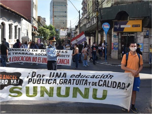 Tras protestas, aprueban arancel cero para universidades públicas