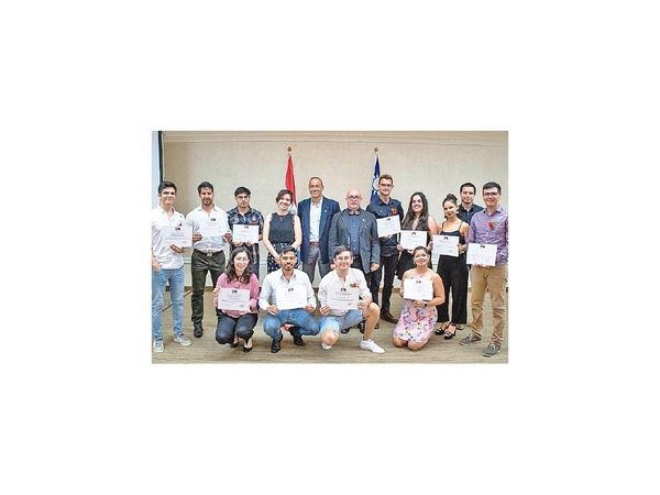 Becarios en Taiwán culminaron carreras
