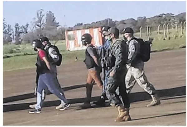 Dos peligros delincuentes brasileños trasladados a Pedro Juan