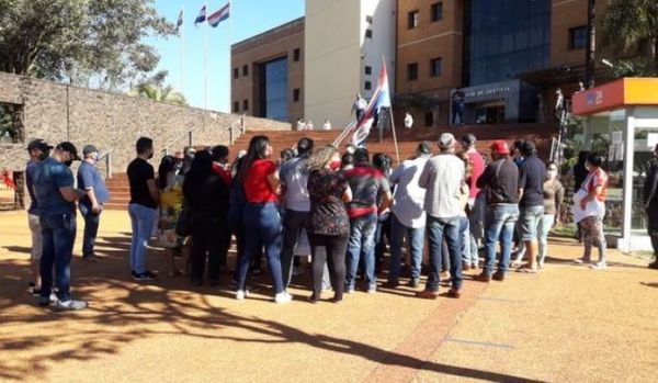 Familiares de guardiacárceles detenidos por fuga exigieron su libertad