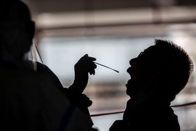 Tripulación de barcos podría ser origen de repunte del virus en Hong Kong - Mundo - ABC Color