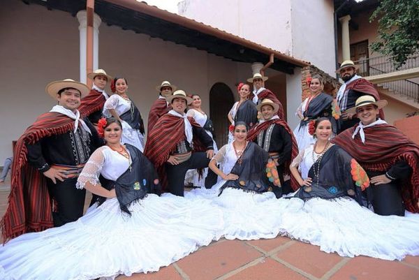 Ballet folclórico cumple 50 años - Espectáculos - ABC Color