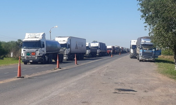 Denuncian agresiones de autoridades argentinas a camionero paraguayo y que lo enviaron a cuarentena de manera irregular » Ñanduti