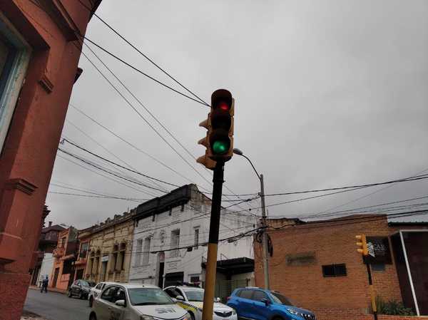 Fallo en semáforos provoca accidente con derivación fatal en Asunción » Ñanduti
