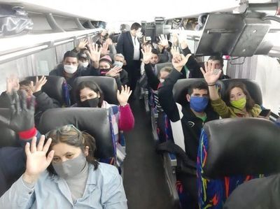 63 compatriotas retornan este viernes al país desde Buenos Aires - Digital Misiones
