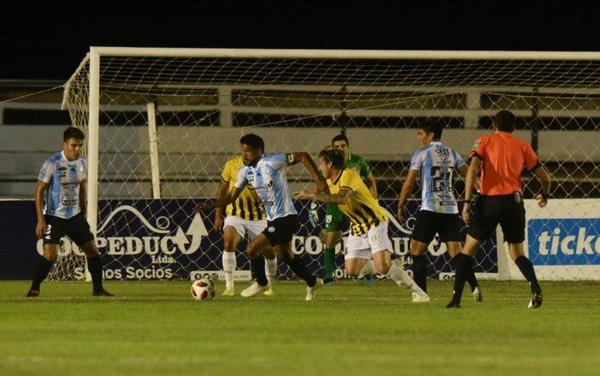 "Este tipo de jugada es penal para Olimpia, Libertad y Cerro”, dijo Candia – Prensa 5