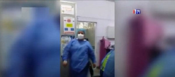 Graban a enfermera agrediendo a hombre que le pidió asistencia para su hijo | Noticias Paraguay
