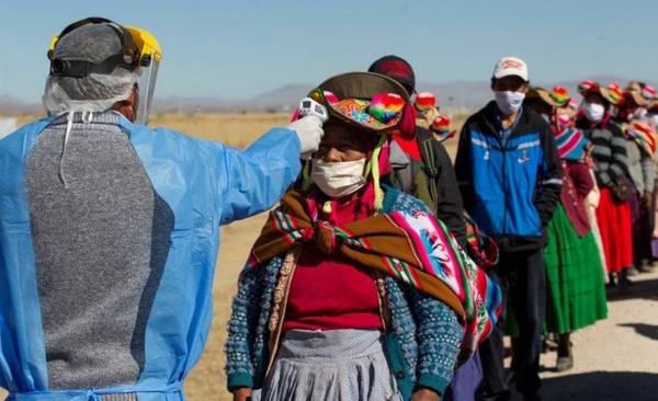 HOY / El dióxido de cloro y su polémico uso en Bolivia contra el COVID-19