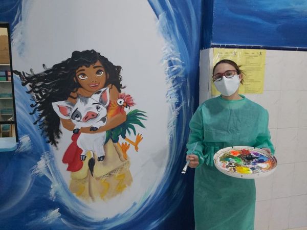 Pediatra impregna su arte en paredes del Ineram para alegrar la vista de los niños - Nacionales - ABC Color