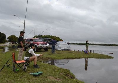 Con estrictos protocolos, habilitan la pesca deportiva en el país