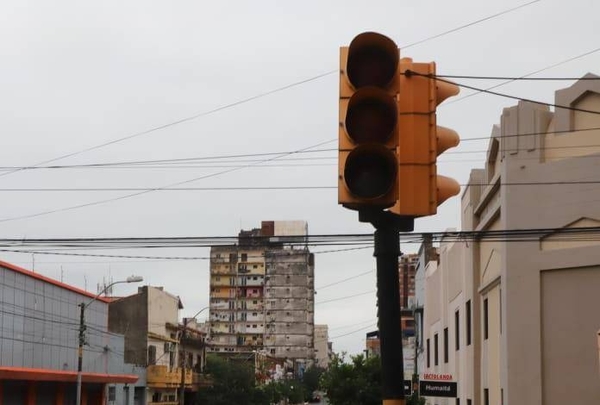 HOY / ¿Se renovarán semáforos obsoletos?: autoridades aseguran que sí