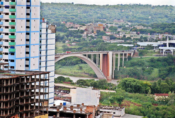 Paraguay y Brasil negocian la instalación de Centros Logísticos para reactivar el comercio fronterizo - El Trueno