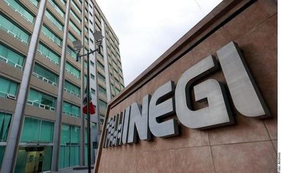 Caída récord en actividad de México es señal de un lento repunte
