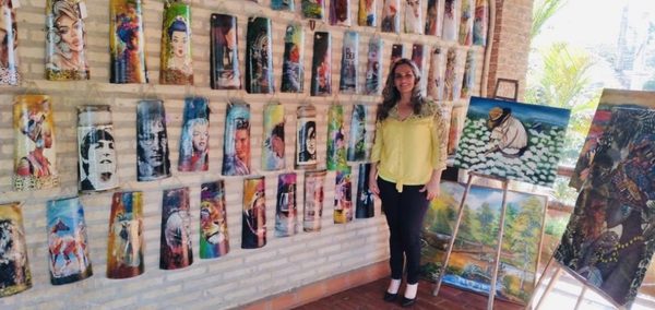 Con creatividad, impregna arte en las tejas