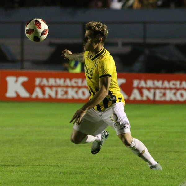 Merlini y su queja por el mal estado de la cancha de Guaireña