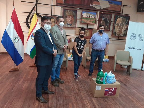 Entregan víveres a artistas de Misiones