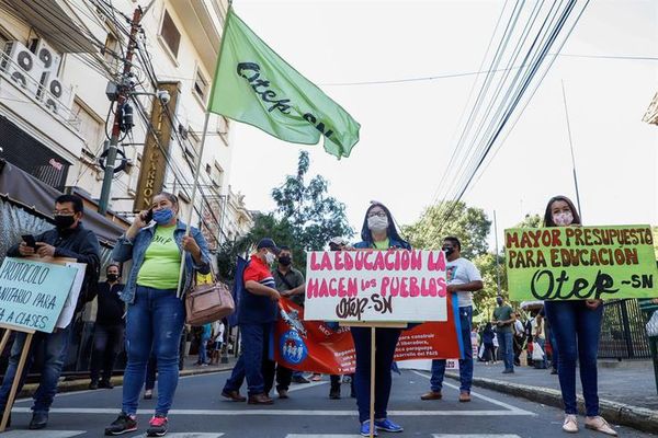 Docentes piden clases semipresenciales ante año perdido por COVID - Nacionales - ABC Color