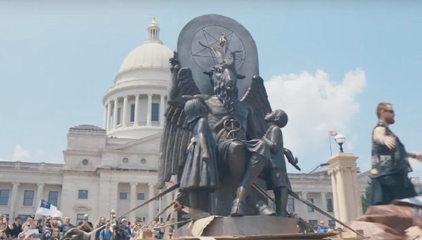 Ofrecen beca para ser “abogado del diablo” | Crónica