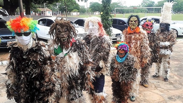 Honras a San Francisco Solano convocan a fieles y “guaicurúes” con sus célebres trajes de plumas - La Mira Digital