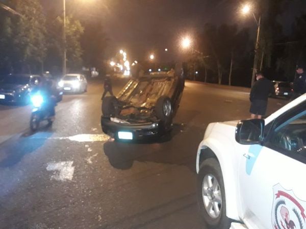 Vuelca aparatosamente y se niega al alcotest - ABC en el Este - ABC Color