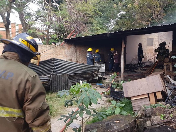 Bomberos sofocan incendio – Prensa 5