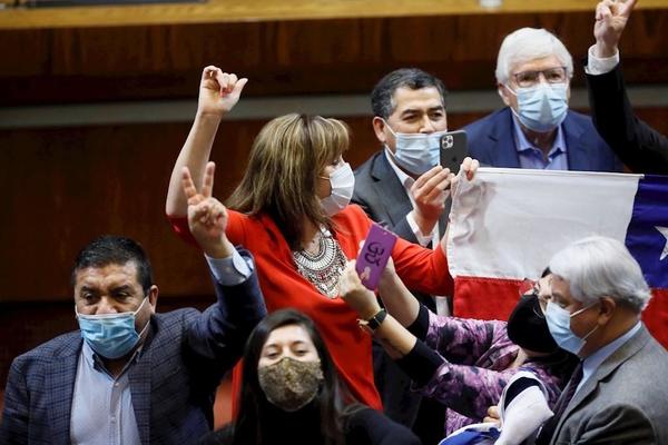 Chile: Promulgación de la reforma constitucional del retiro anticipado de los fondos es "histórica", dice periodista » Ñanduti