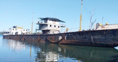 Barco varado en el Paraná: preocupa amenaza de catástrofe ecológica
