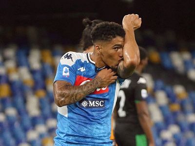 Victoria del Napoli y cuatro goles anulados al Sassuolo