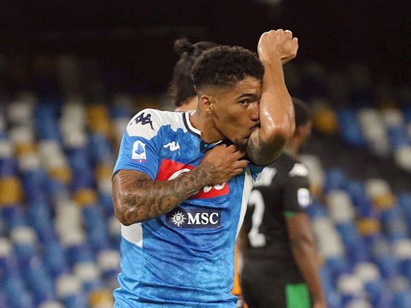 Victoria del Napoli y cuatro goles anulados al Sassuolo
