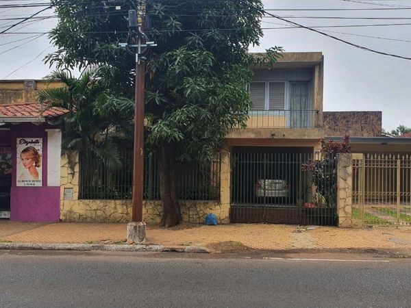 Denuncian a comisario por despojo de casa a una anciana de 90 años