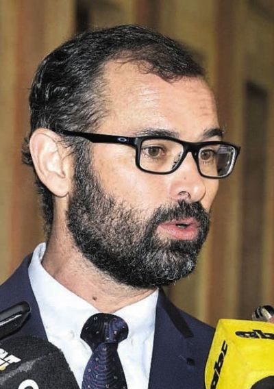 Indagan precio de referencia de teclados - Nacionales - ABC Color