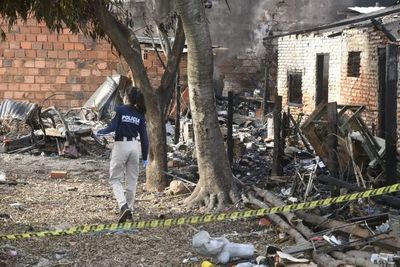 Incendio de vivienda deja dos fallecidos  - Nacionales - ABC Color