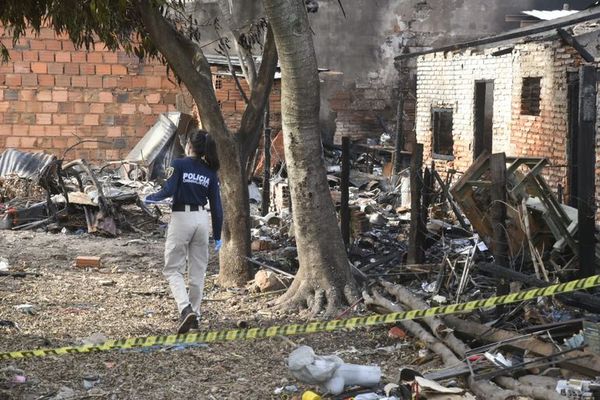 Incendio de vivienda deja dos fallecidos - Nacionales - ABC Color