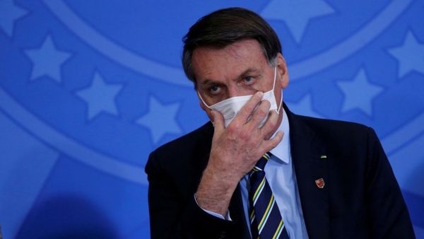 Bolsonaro se reencuentra con simpatizantes tras dar negativo al coronavirus