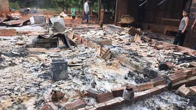 Incendio hizo cenizas una vivienda