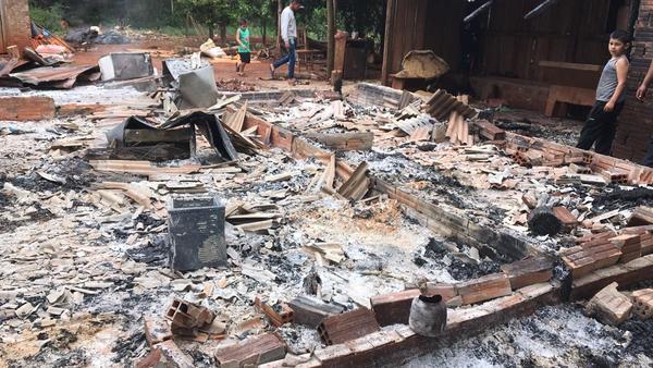 Incendio hizo cenizas una vivienda